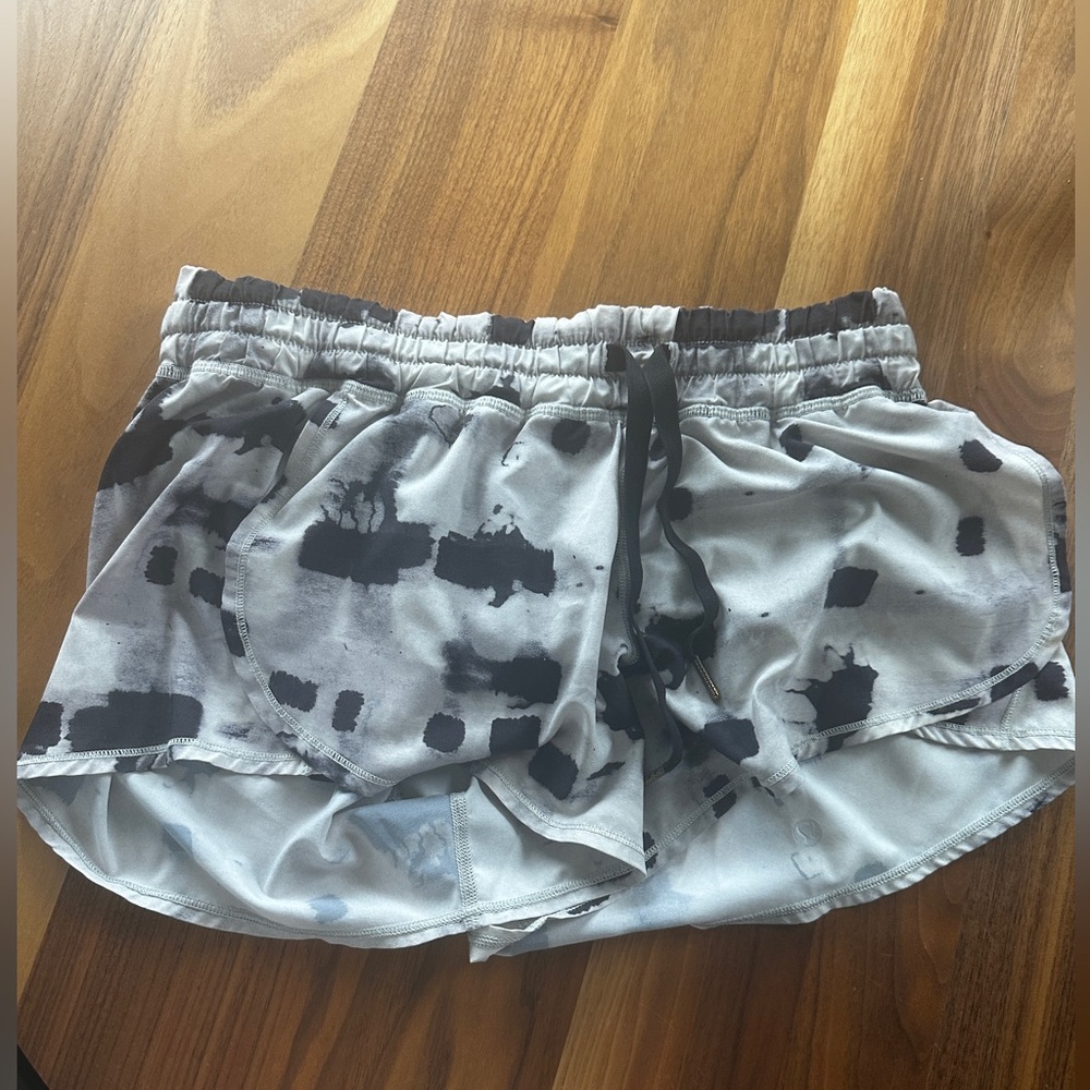 Black and white lululemon shorts